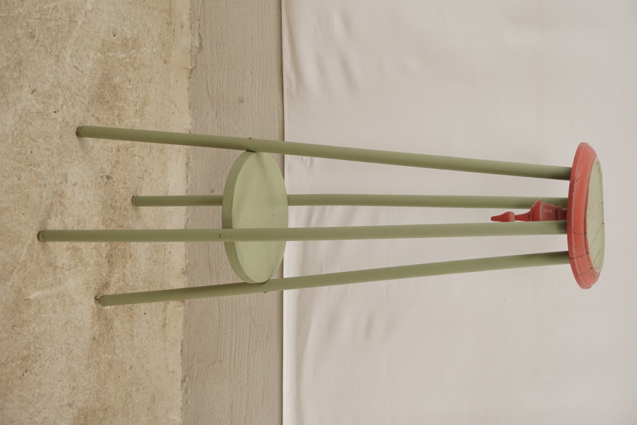 Piedestal grön allmoge. B249