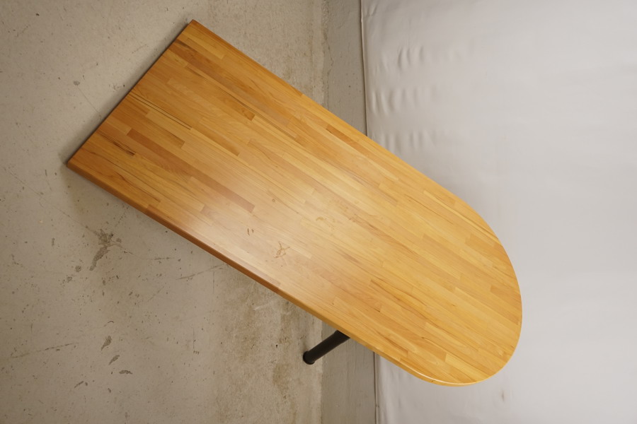 Bord med ett ben. B253