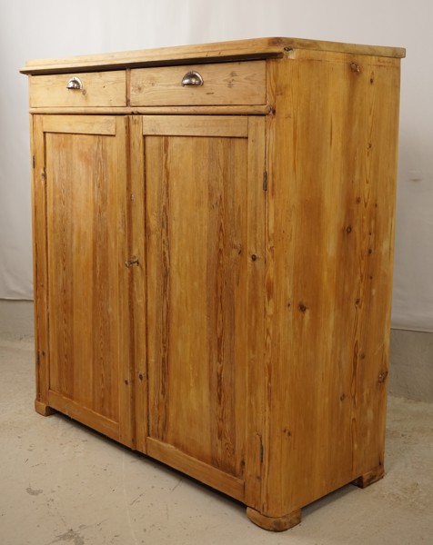 Skänk med två lådor. B255