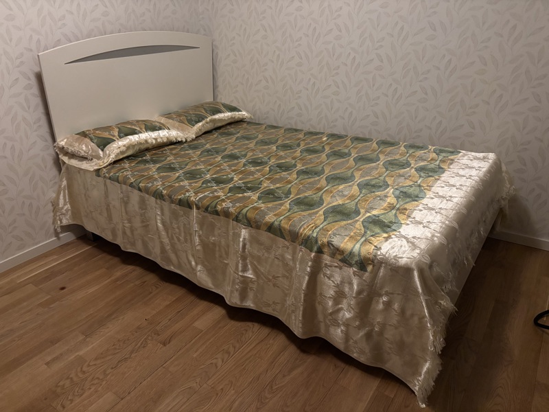 Säng med täcke mm, Odensala 2