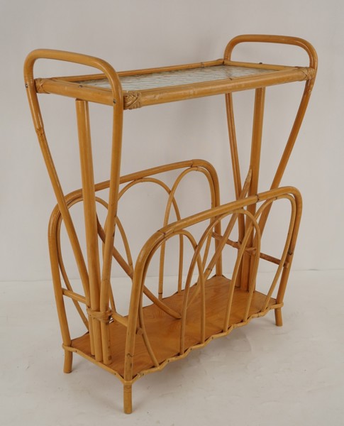 Tidningsställ i bambu. B271