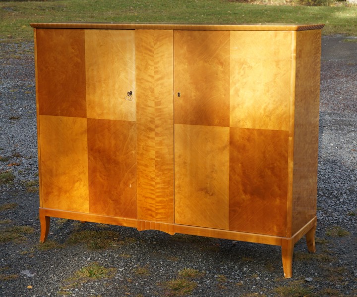 Skåp / linneskåp. B276