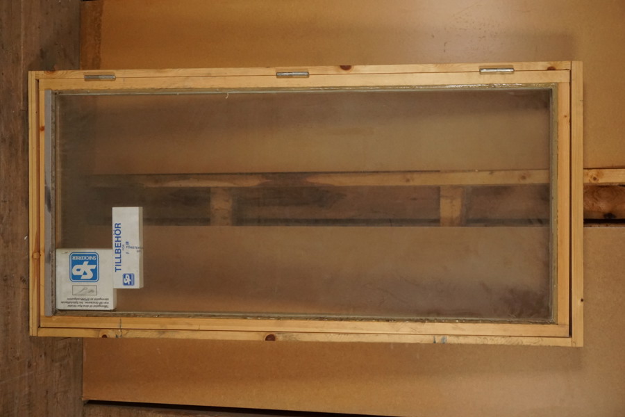 Fönster utåtgående Vänster 8-16. U823