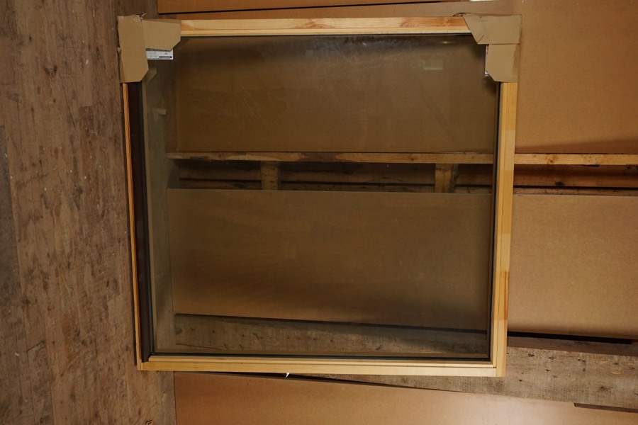 Fastfönster med tonat glas 14-15. U926