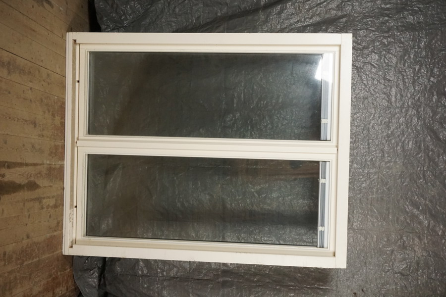 Fönster inåtgående 12-15. U951