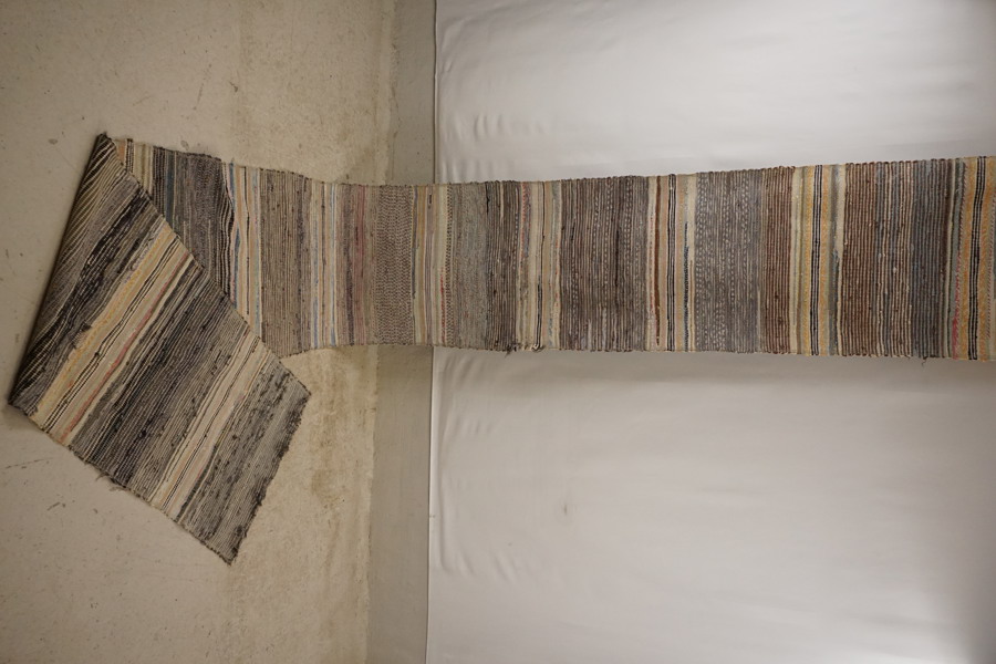 Lång trasmatta multifärg 55x420. B284