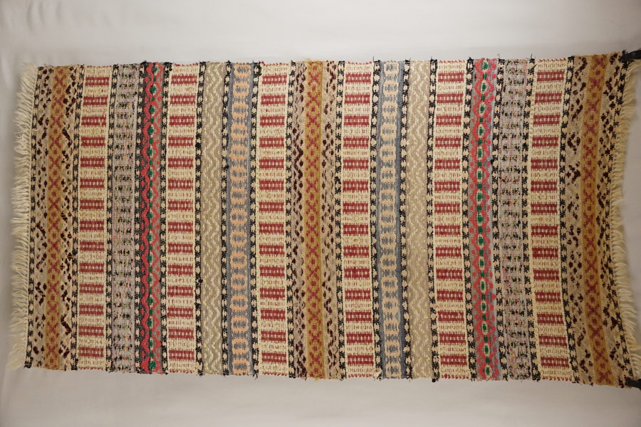 Trasmatta flerfärg vit/röd mm 89x170. B291