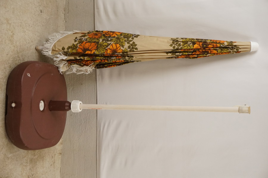Vintage parasol. B294
