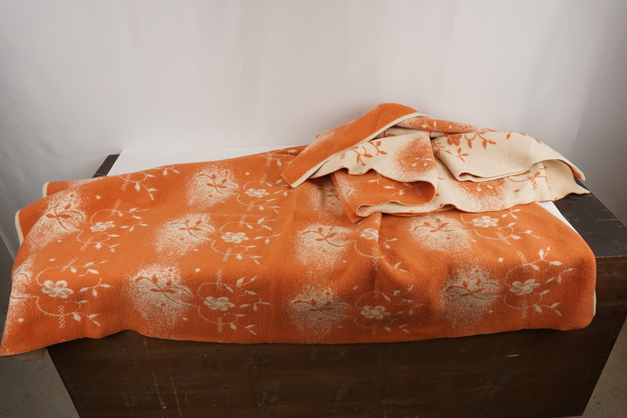 2 Ullfiltar orange. BC359