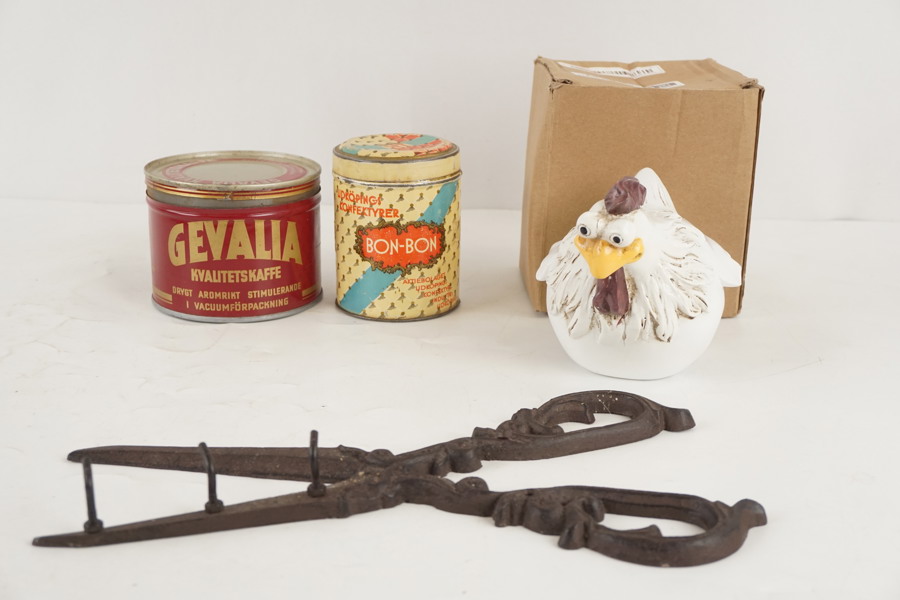 Krok i form av sax, Gavalia plåtburk mm. D63