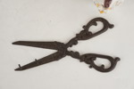 Krok i form av sax, Gavalia plåtburk mm. D63