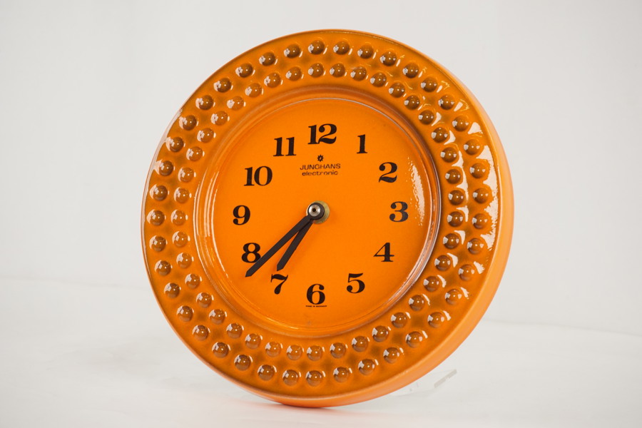 Junghans Electronic Väggklocka i keramik. G1