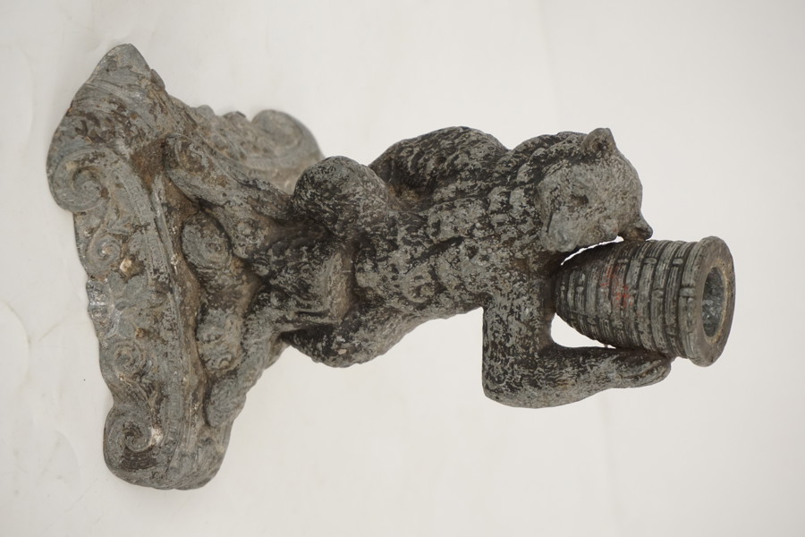 Bordshållare till fotogenlampa. A11/