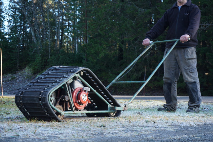 Snömoped / Tolken ? bandsläde. B1