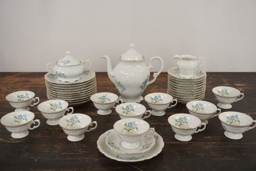 Teservis i porslin. G29/