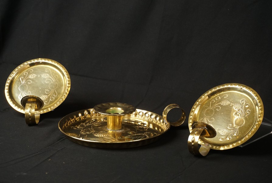 3 ljusstakar i mässing. A13