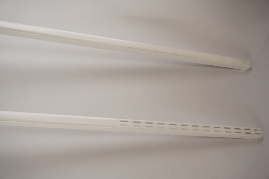 2st Elfa hyllsystem väggskenor. A29