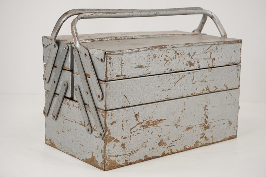 Verktygslåda i metal. D9