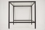 Litet bord i glas och metall. B37