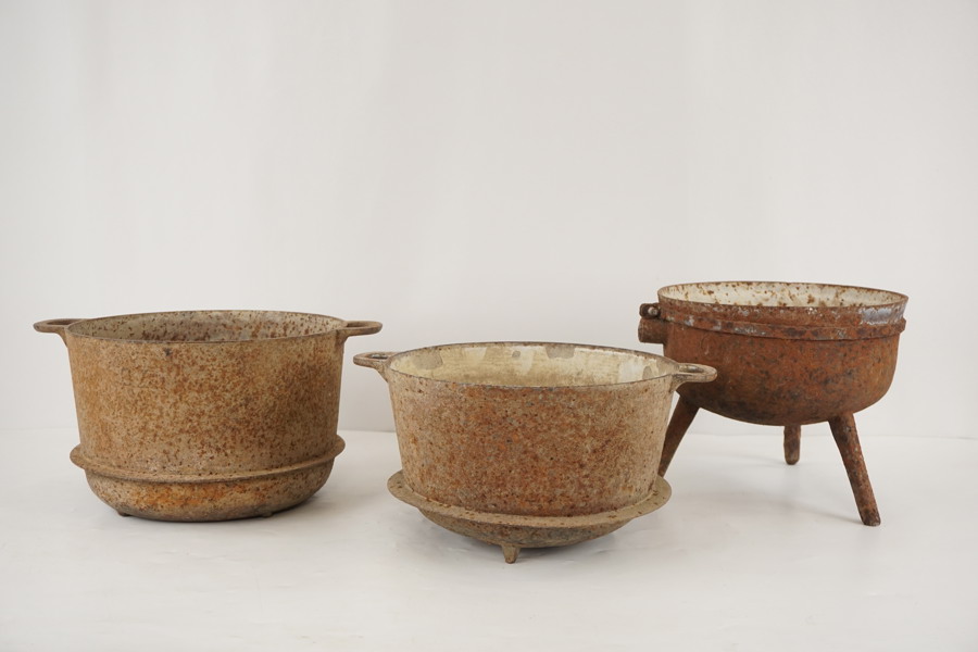 3st Gjutjärnsgrytor. BC36