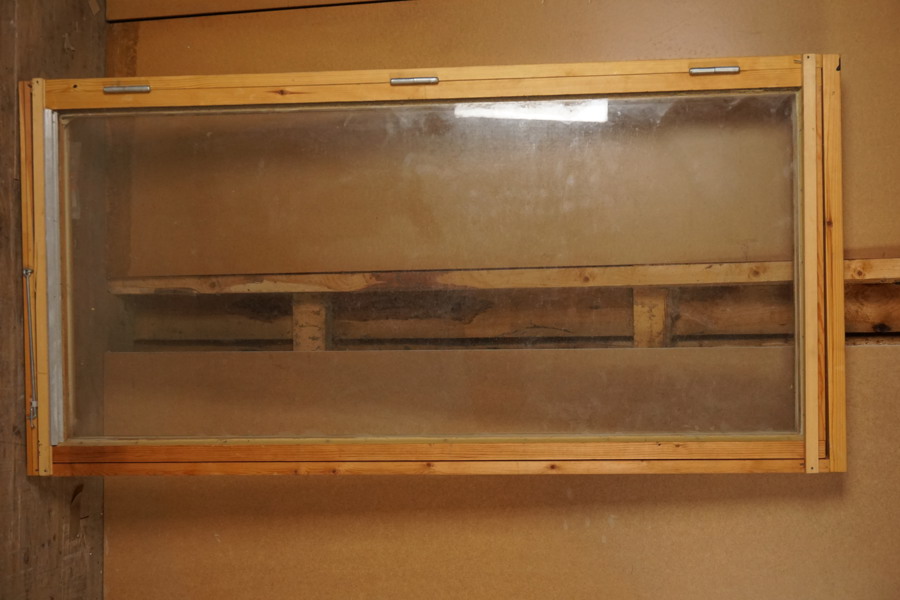 Fönster Utåtgående vänster 8-16. U864