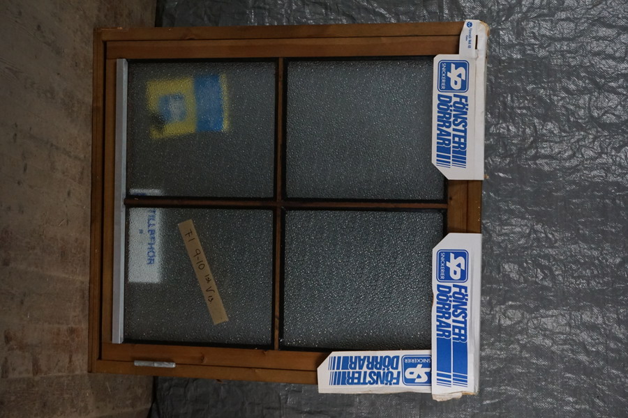 SP Fönster badrumsfönster utåtgående 9-10. U264