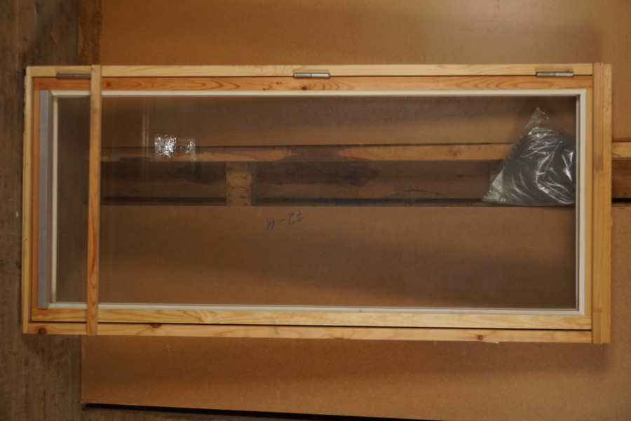 Fönster utåtgående vänster 7-15. U826