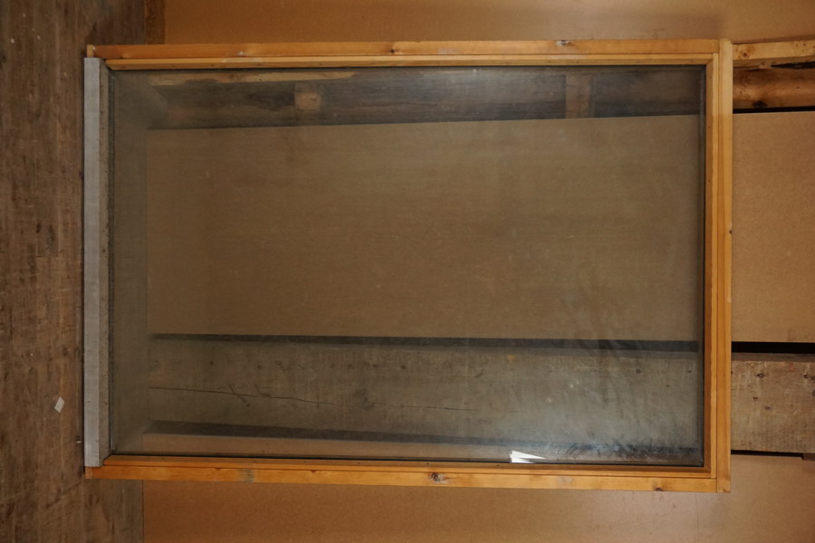 Fast fönster 11-16. U815