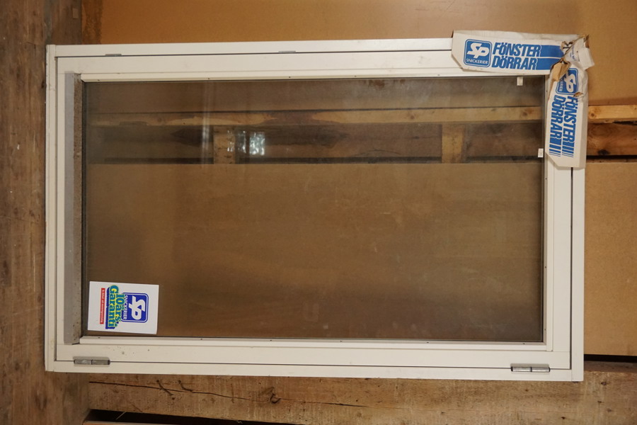 SP Fönster utåtgående höger 10-16. U831