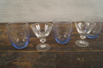 5st Glas på fot och 6st blå glas. G26