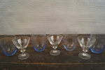 5st Glas på fot och 6st blå glas. G26