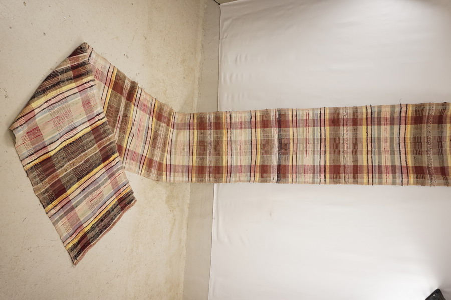 Lång matta brun/röd mm 59x220. B90