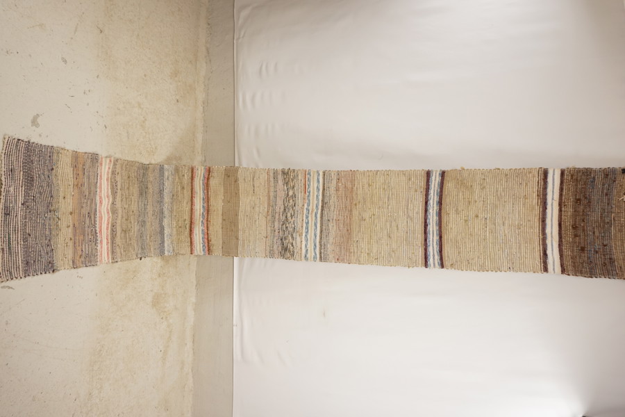 Lång trasmatta bege 45x300. B95