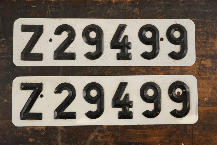 Registreringsskyltar. A43/