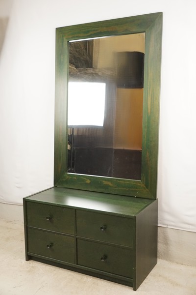 IKEA byrå med spegel. B126/