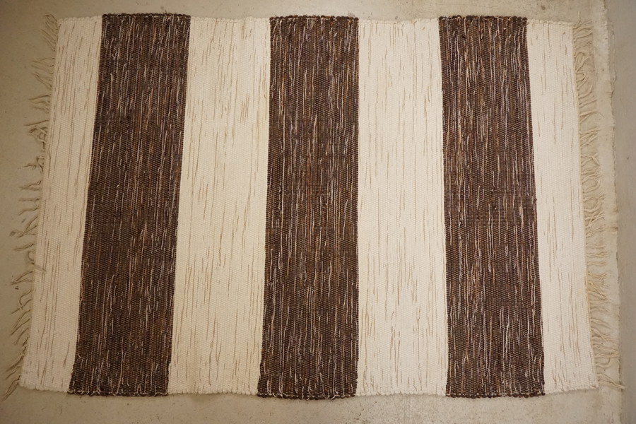 Matta brun vit 135x195cm. B15/