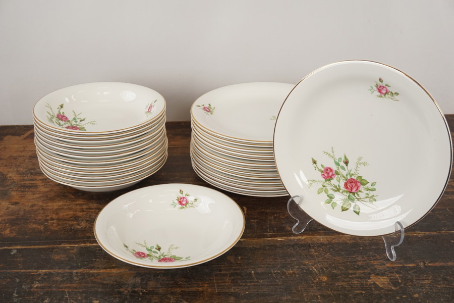 27st Rörstrand Rosamunda tallrikar. G30 