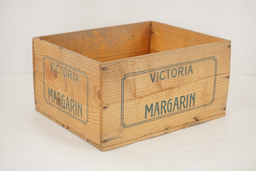 Victoria Margarin trälåda. A59