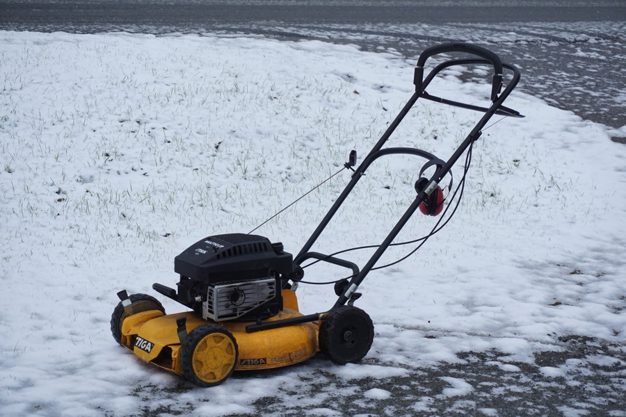 Stiga gräsklippare. B121