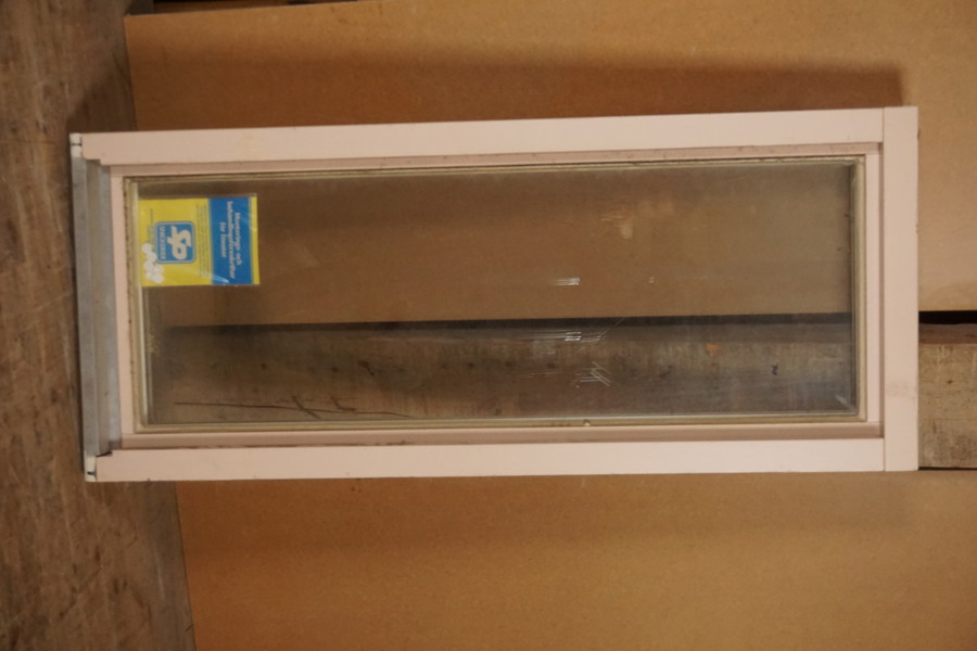 SP Fönster Rosa inåtgående 6-14. U810