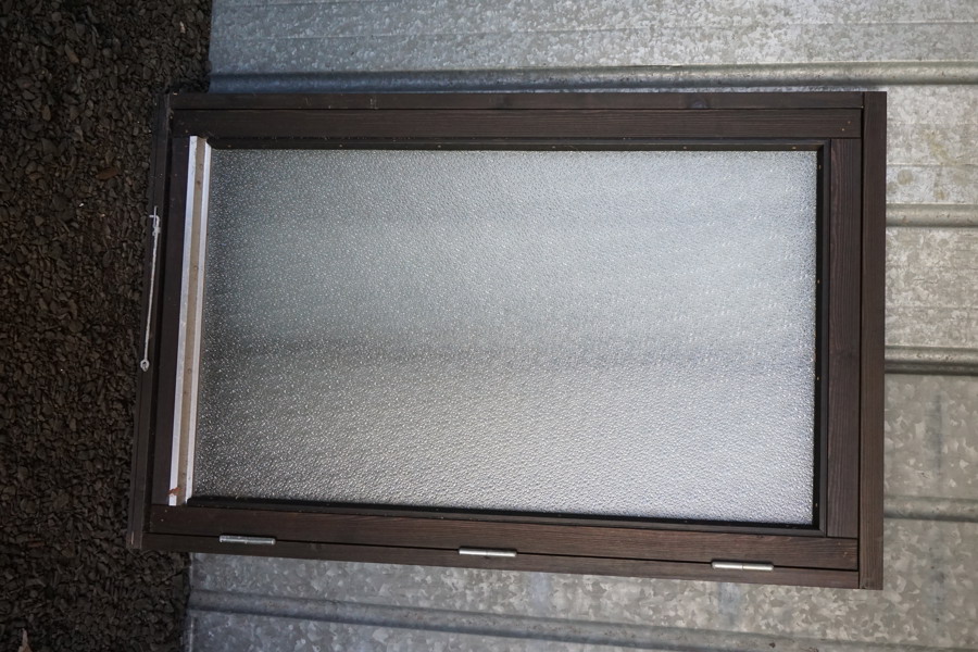 Badrumsfönster utåtgående 9-14. P313