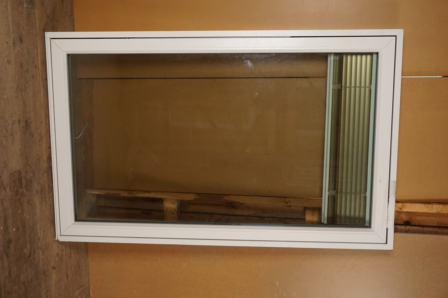 Fönster vrid 10-16. U822