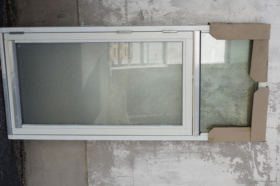 Fönster utåtgående 8-18. P558