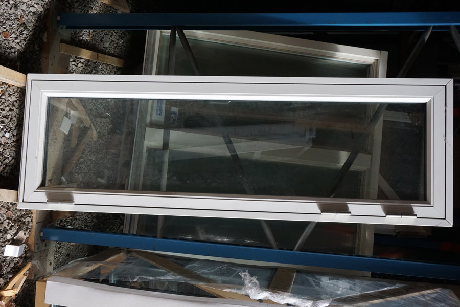 Fönster utåtgående 6-18. P351