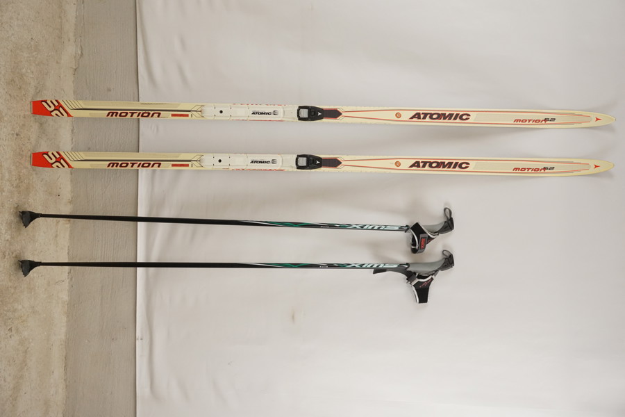 Längdskidor Atomic & stavar Swix. B167