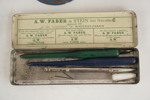 Vintage plåtask, mekaniskt leksak mm. A163