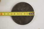 Vintage plåtask, mekaniskt leksak mm. A163