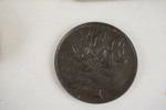 Vintage plåtask, mekaniskt leksak mm. A163/