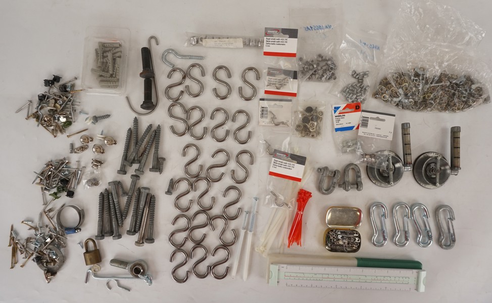 Motometer, skruvar mm. D2