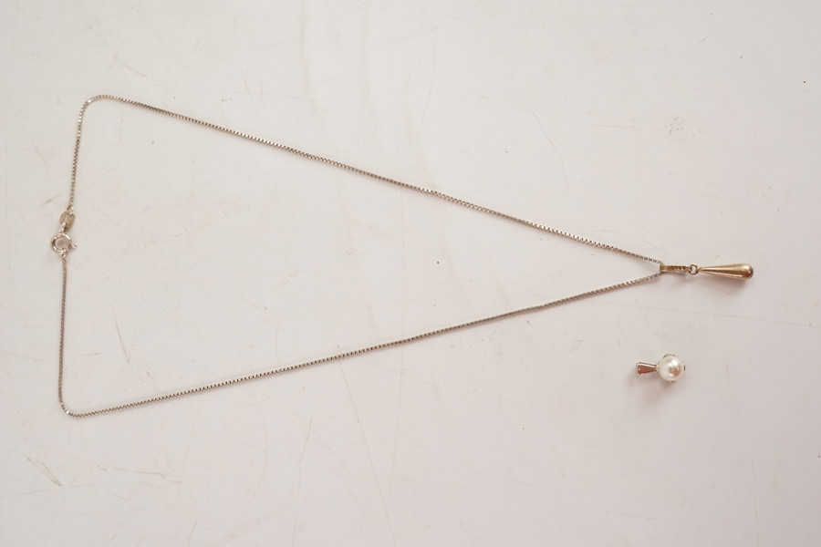 Halsband & 2st hänge i silver 3g. A61